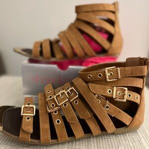 Tan Shoedazzle Galdiator sandal.